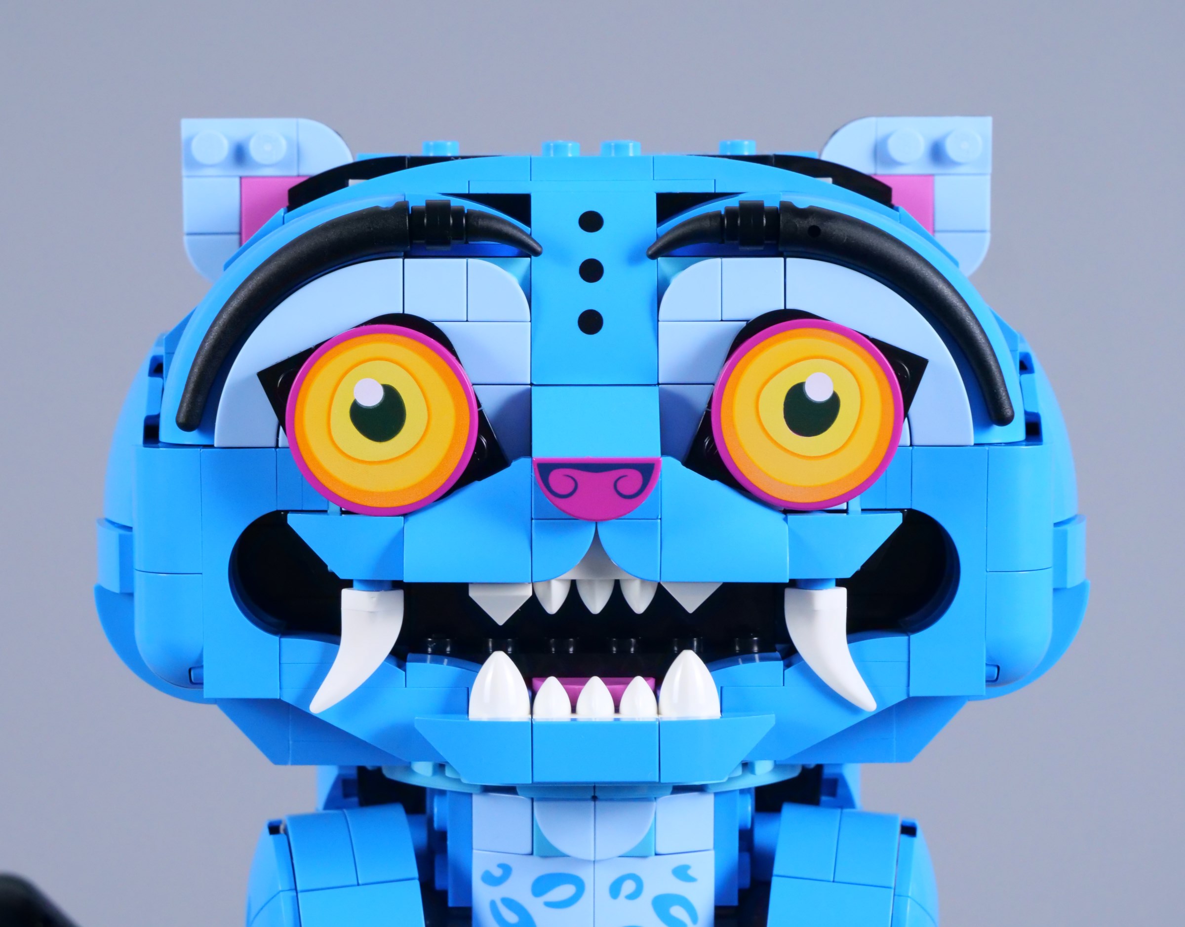 LEGO KPop Demon Hunters 72537 Derpy Tiger and Sussie Bird review